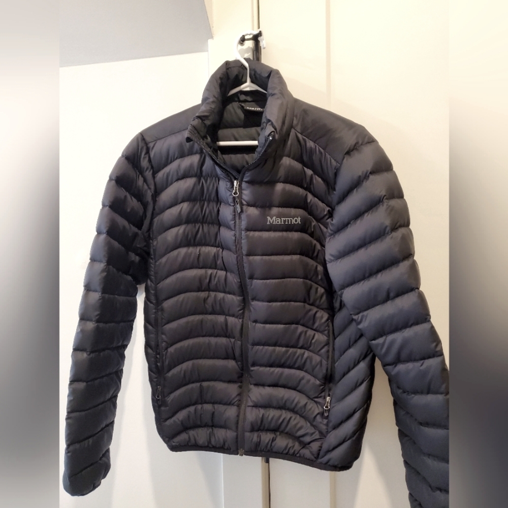 Marmot Unisex/ Men's- Small Ladies- Medium Black 600 fill puffer jacket